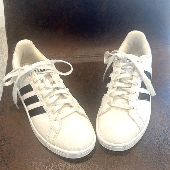 adidas Shoes - Adidas Cloud foam, tennis shoes, size women, 8 1/2